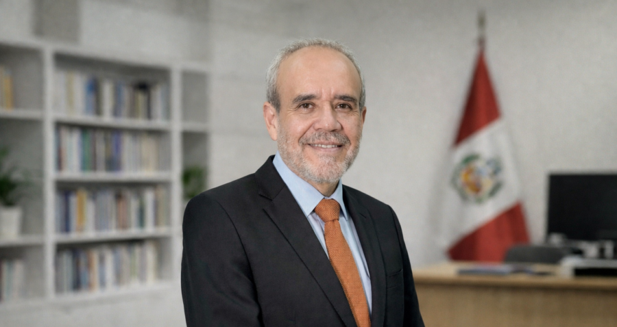 Luis Lescano se incorpora como docente emblemático de la nueva Maestría en Gestión Educativa